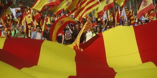 Bentrokan Massa Pro Kemerdekaan Catalonia dengan Aparat Meningkat