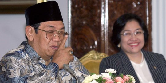 Pelantikan Gus Dur Jadi Presiden Saat Indonesia Tengah Terpuruk