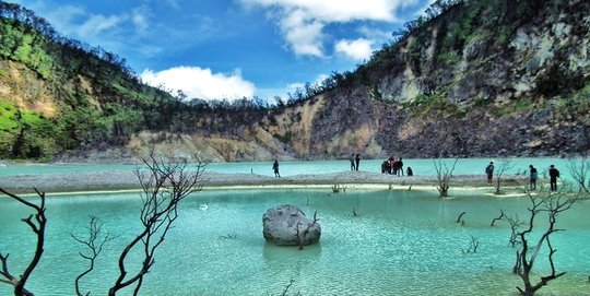 6 Kasus Tempat Wisata Dilalap Api Gara-Gara Puntung Rokok