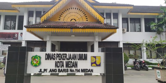 KPK Geledah Kantor Dinas PU Medan