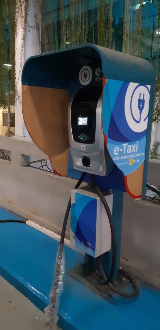 fasilitas pengisian baterai mobil listrik di bandara soekarno hatta