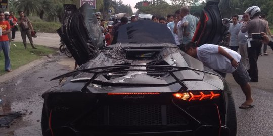 Lamborghini 'Batman' Diduga Milik Raffi Ahmad Terbakar