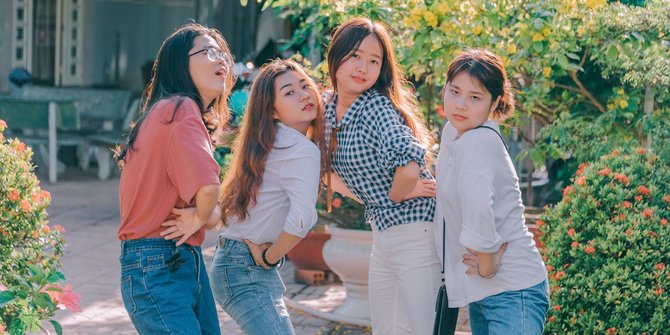 Gambar Persahabatan 4 Orang Perempuan