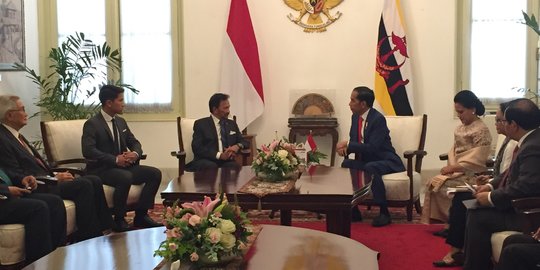 Jelang Pelantikan, Jokowi Bertemu Sultan Brunei Darussalam di Istana