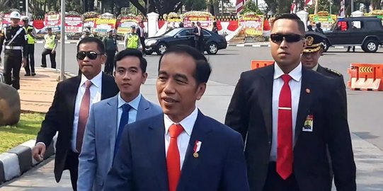 Sedah Mirah Hadiri Pelantikan Jokowi, Jan Ethes Temani Ibunda di Solo