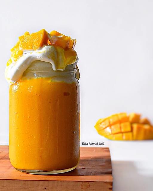 ilustrasi mango thai smoothie