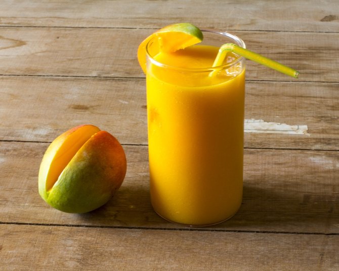 ilustrasi mango smoothie