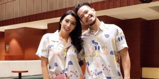 5 Artis Indonesia Menikah dengan Teman Masa Kecil, Bukti Jodoh Gak ke Mana