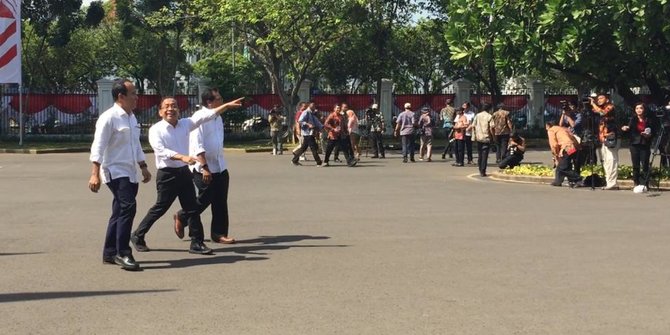 Berkemeja Putih, Pratikno Didampingi Nico Harjanto & Fadjroel Rachman Temui Jokowi