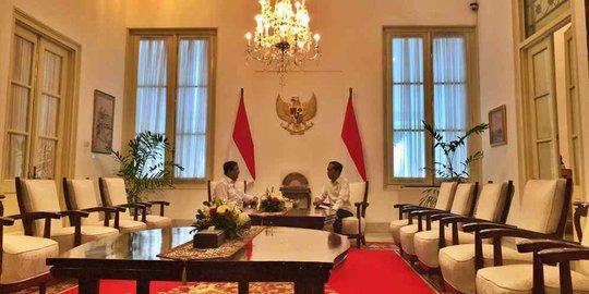 jokowi di istana pada 11 oktober