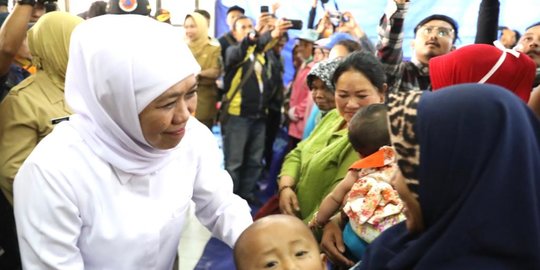 Khofifah Jamin Ketersediaan Bantuan bagi Pengungsi Puting Beliung di Batu