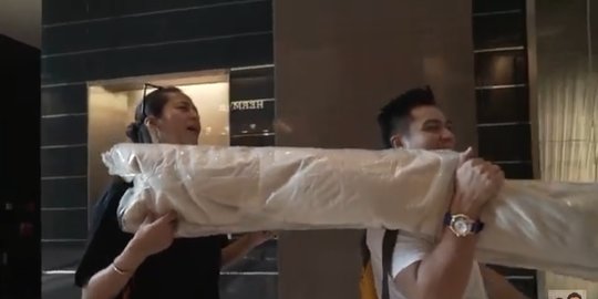 paula berikan hadiah secara langsung rev1