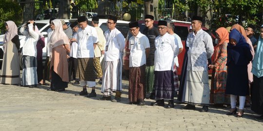 Peringati Hari Santri, Pegawai Pemkab Bogor Pakai Sarung