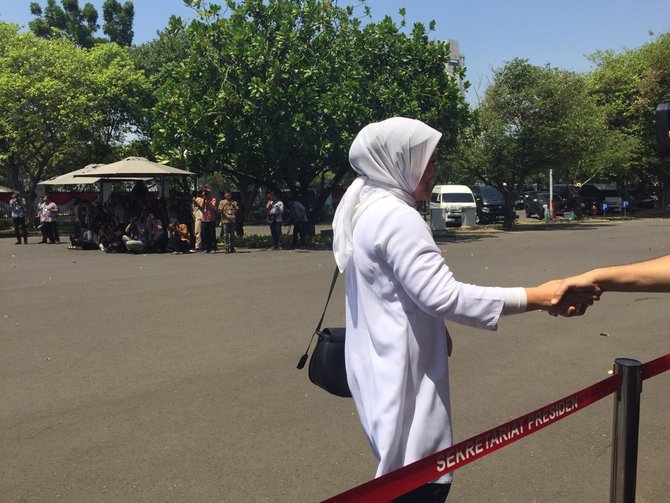 ida fauziah tiba di istana