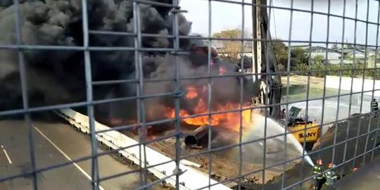 Pipa Pertamina di Cimahi Terbakar, Diduga Tertusuk Crane Proyek Kereta Cepat