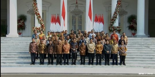 Jokowi Perkenalkan Mahfud MD Menko Polhukam, Luhut Menko Kemaritiman dan Investasi