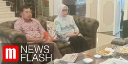 VIDEO: Bareng Istri, Jusuf Kalla Saksikan Pelantikan Menteri Lewat Televisi