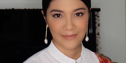 Istri Nadiem Makarim Cantik di Pelantikan Menteri, Pakai Anting 'Tanah Air'