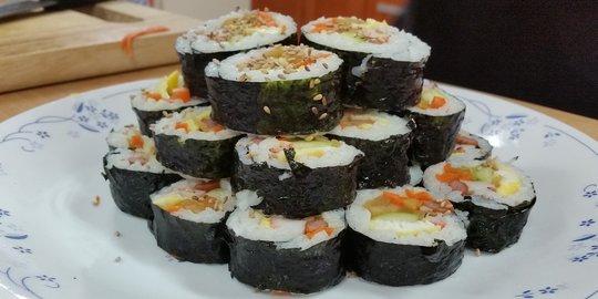 Cara Membuat Kimbap, Nasi Gulung Rumput Laut ala Korea