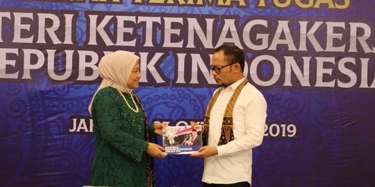 Menteri Ida Fauziyah Siap Lanjutkan Program Ketenagakerjaan Hanif Dhakiri