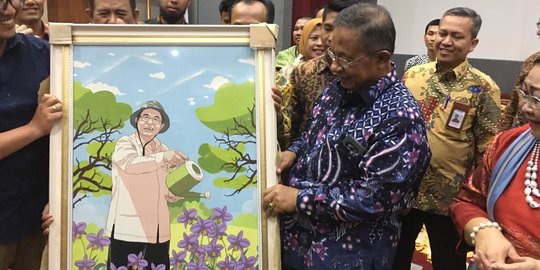 Kado Manis Perpisahan Untuk Darmin Nasution