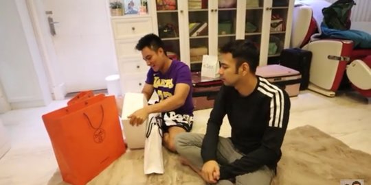 beri hadiah sendal untuk raffi rev1