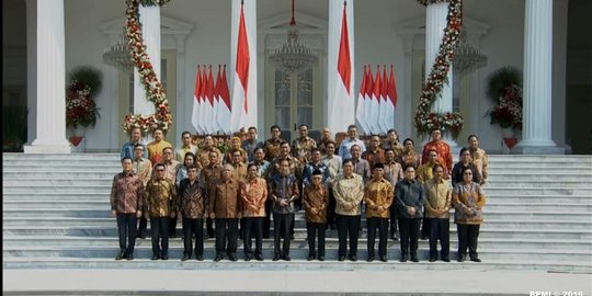 Tangis dan Tawa Menteri Jokowi di Hari Pertama Ngantor