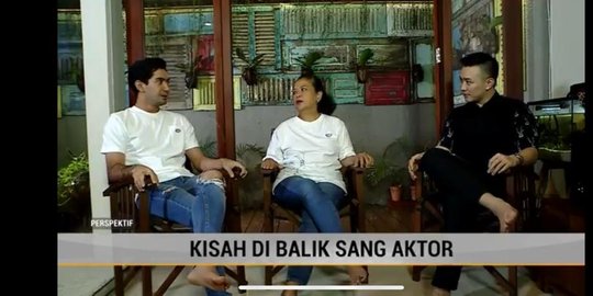intip rumah mewah nan asri reza rahadian, ada ruang khusus piala