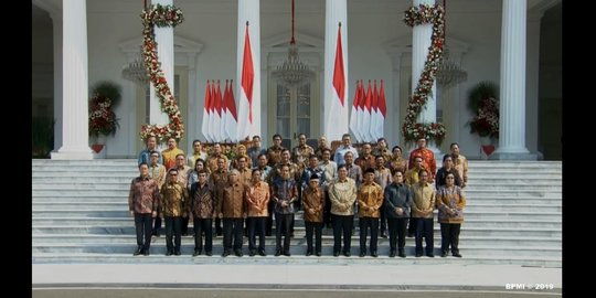 Rapat Kabinet Perdana, Jokowi Tekankan Tak Ada Visi Misi Menteri