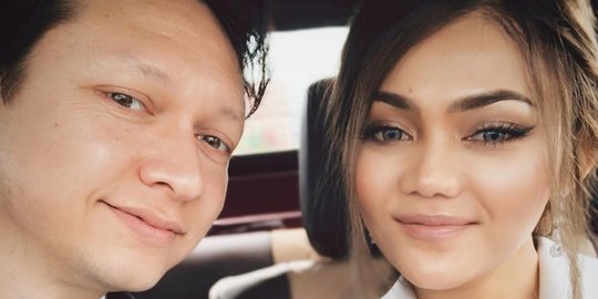 Rina Nose Posting Foto Perdana Usai Resmi Jadi Istri Jossy