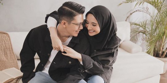 Suami Dituding Gelapkan Uang Miliaran, Zaskia Sungkar Mengaku Susah Nangis