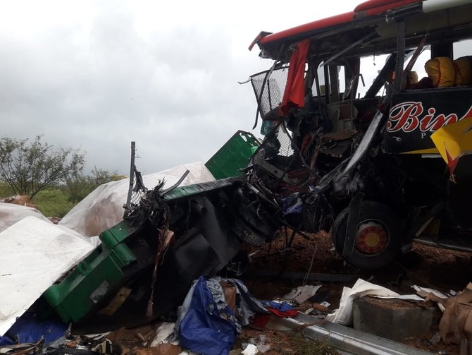 bus seruduk truk di tol tebing tinggi medan