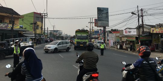 Meski Sudah Diatur, Banyak Truk Masih Bebas Beroperasi di Tangerang