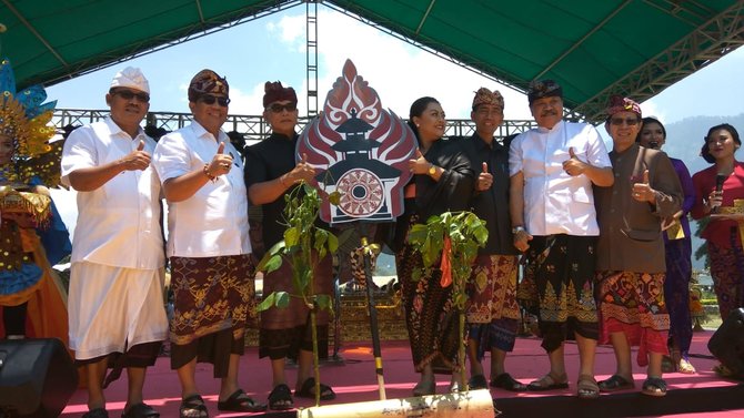 tarian maskot tabanan percantik opening festival ulun danu beratan 2019