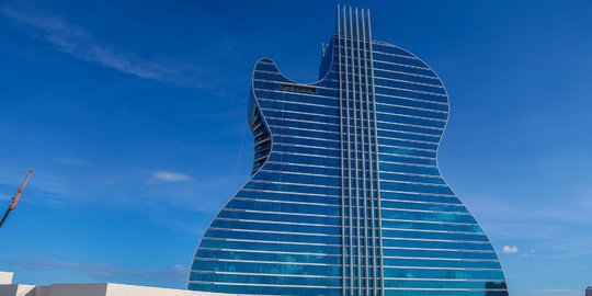 Melihat Kemegahan Hotel Gitar di Hollywood