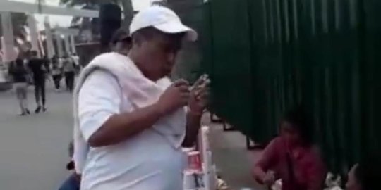 dikenal tajir, aksi hotman paris beli kopi di warung kecil ini tuai pujian