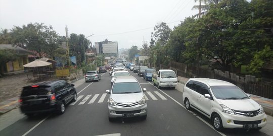 Polisi Gelar Uji Coba Sistem 2-1 di Jalur Puncak pada 2 Kali Akhir Pekan