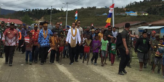 Pertama Kali ke Pegunungan Arfak, Jokowi Terpukau Lihat Danau Anggi