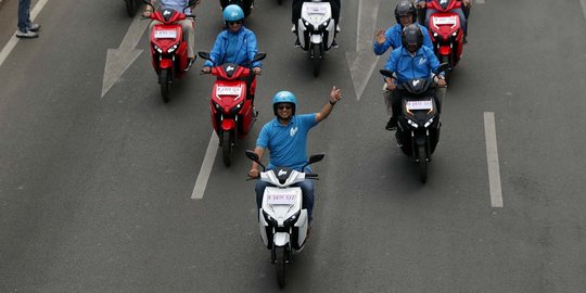 Anies Pimpin Karnaval Kendaraan Listrik