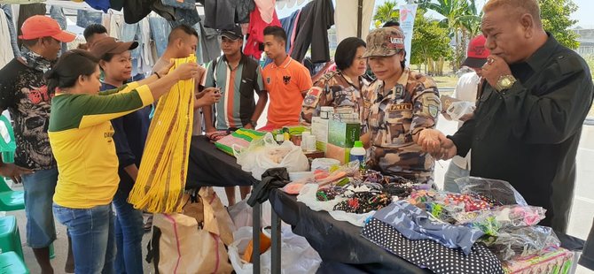 tenun timor tengah utara semarakkan festival wonderful indonesia di motamasin