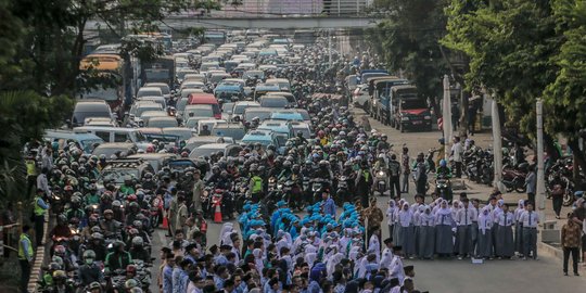 Kemacetan Parah Saat Ada Upacara Sumpah Pemuda di Jalan Kramat Raya