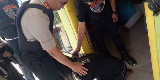 Korban Perampokan Bersujud di Kaki Kapolres Lumajang Minta Pelaku Dimaafkan