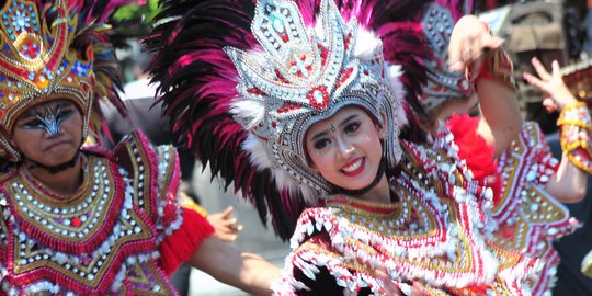 Aksi Penari Cantik Ramaikan Peringatan Sumpah Pemuda di Semarang