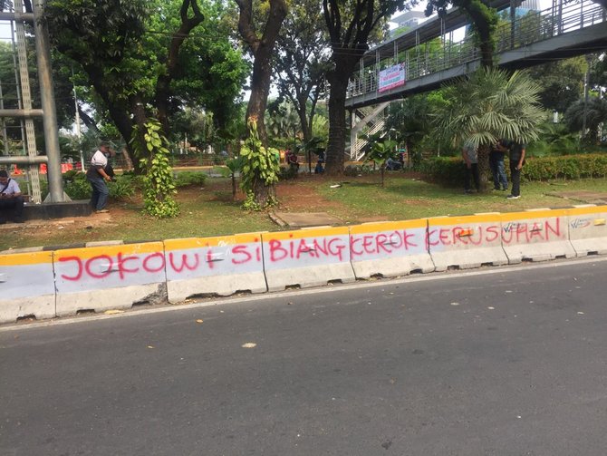 demonstran padati jalan thamrin jakarta