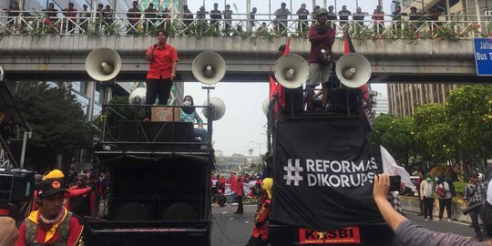 Pendemo Longmarch ke Istana, Jalan MH Thamrin - Medan Merdeka Tak Bisa Dilalui