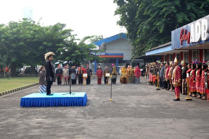 ragam pakaian adat nasional warnai upacara sumpah pemuda di pelabuhan cigading