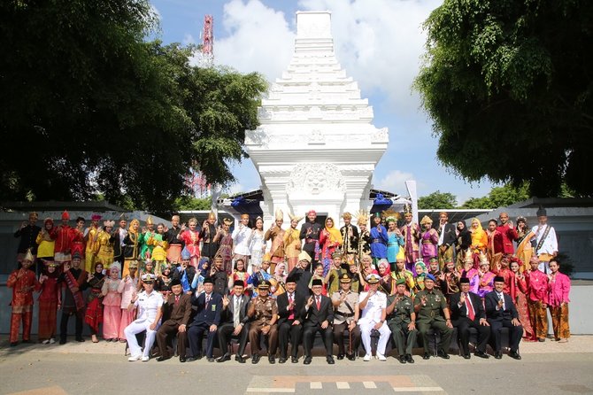 bupati abdullah azwar anas memimpin upacara sumpah pemuda