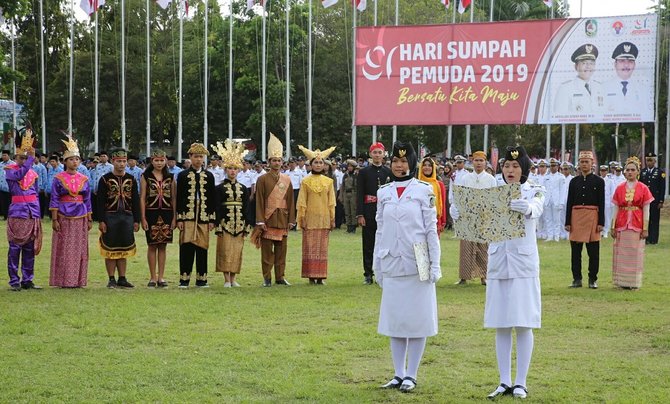 bupati abdullah azwar anas memimpin upacara sumpah pemuda