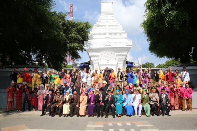 bupati abdullah azwar anas memimpin upacara sumpah pemuda