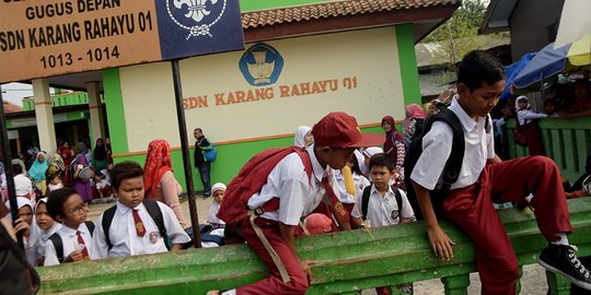 Sengketa Lahan Berujung Penyegelan SDN Karang Rahayu 01 Bekasi